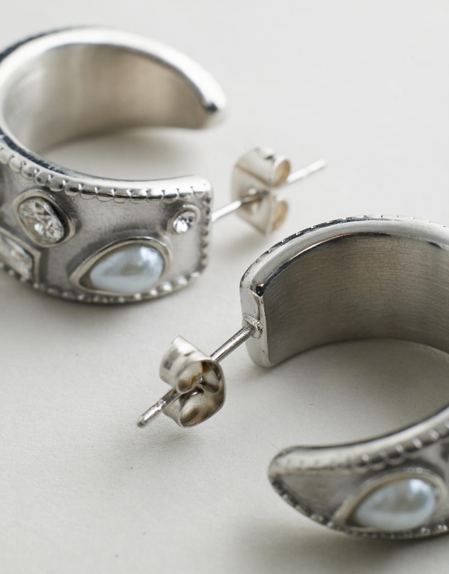 Moira Hughes - The White Label - The Jordan Hoops