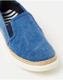 Vionic - Rae Slip-On Sneaker - Navy
