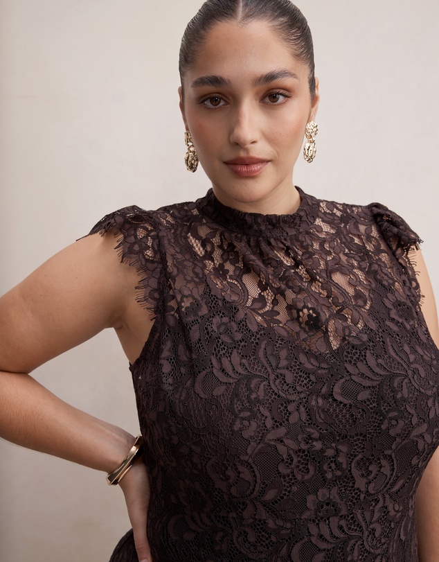 Forever New Curve - Arielle Curve Lace Midi Dress