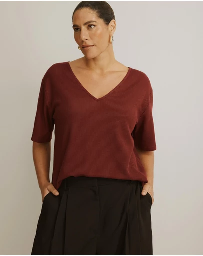 Atmos&Here Curvy - Sasha Waffle V-Neck Tee
