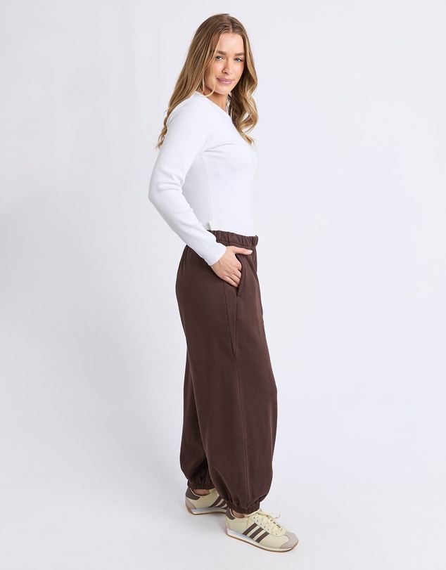 Foxwood - Foundation Barrel Trackpant Coffee Bean