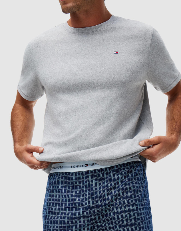 Tommy Hilfiger - Signature T-Shirt and Shorts Pyjama Set