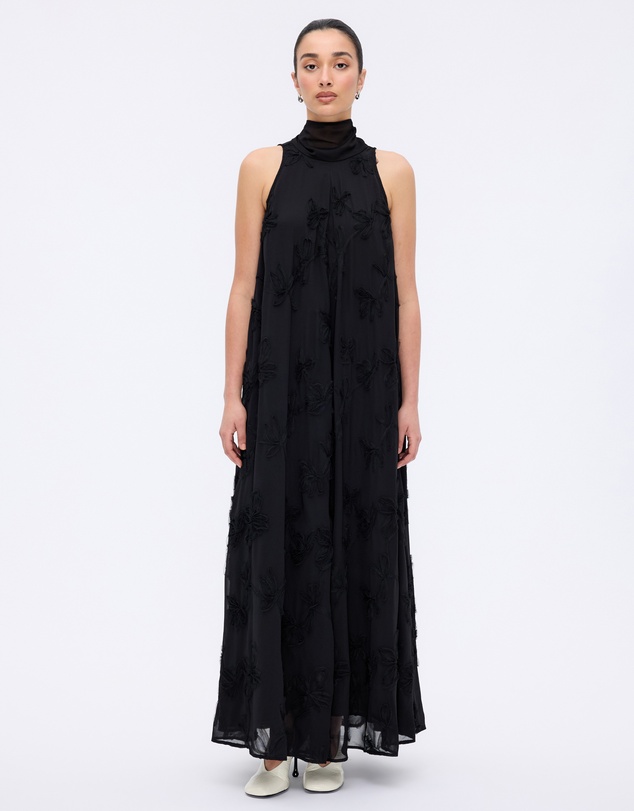 Minima Esenciales - Maelle Floral Applique Maxi Dress