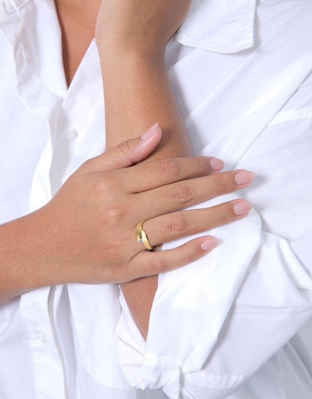 Elli Jewelry - Brushed Bypass Zirconia Ring in Gold-Plated 925 Silver
