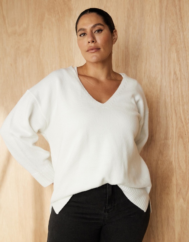 Atmos&Here Curvy - Teo V Neck Knit Jumper
