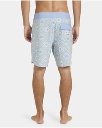 Billabong - Mens Good Times Pro Performance 17.5