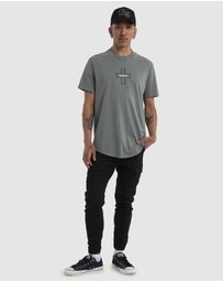 Kiss Chacey - Hollow Dual Curved Tee