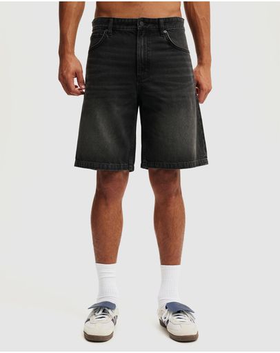Revolve Black