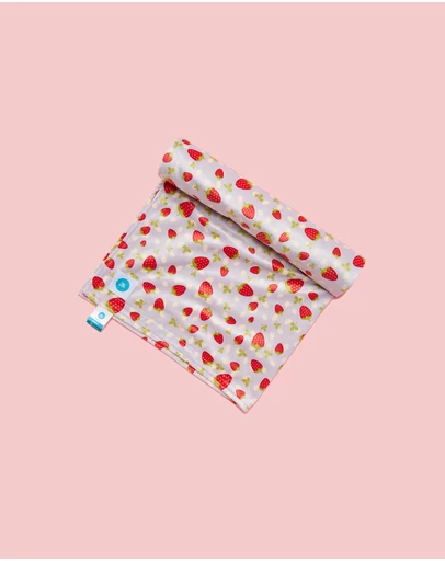 itti bitti - Travel Blankee - Strawberry Shortcake