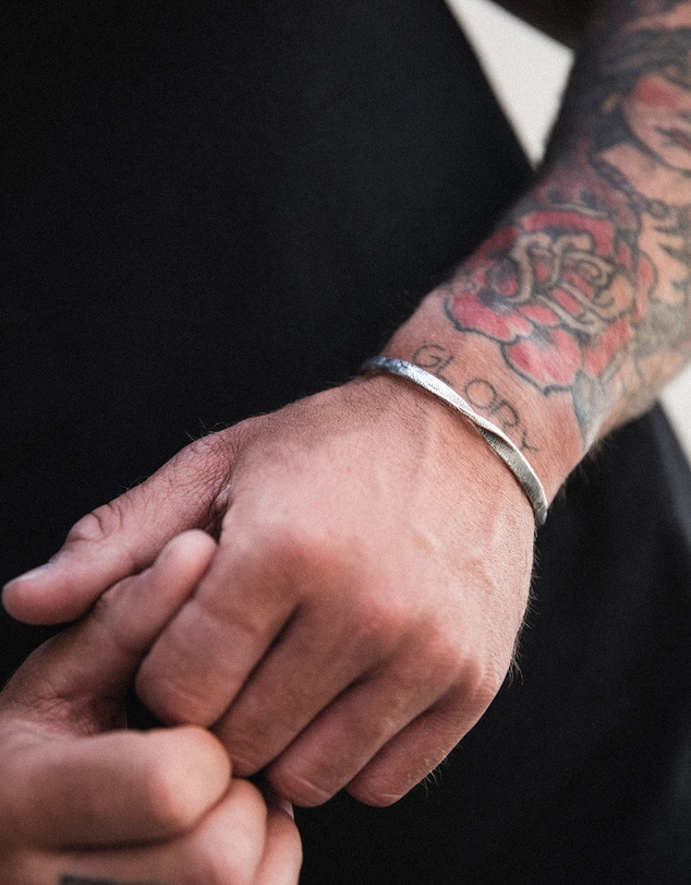 Haze & Glory - ICONIC EXCLUSIVE - Twisted Bangle in Oxidised 925 Silver