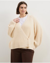 Atmos&Here Curvy - Reese Chunky Knit Wrap Cardigan