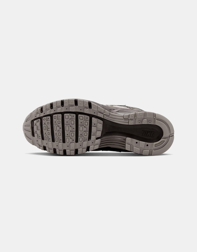 Nike - P-6000 Metallic - Women's