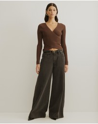 Atmos&Here - Jesse Cross Over Knit Top