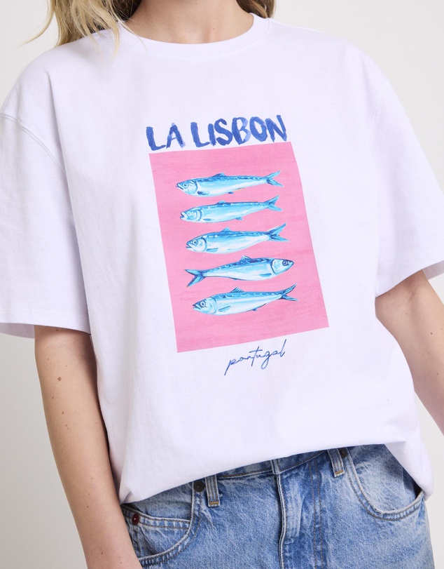 Subtitled - La Lisbon Oversized T-Shirt
