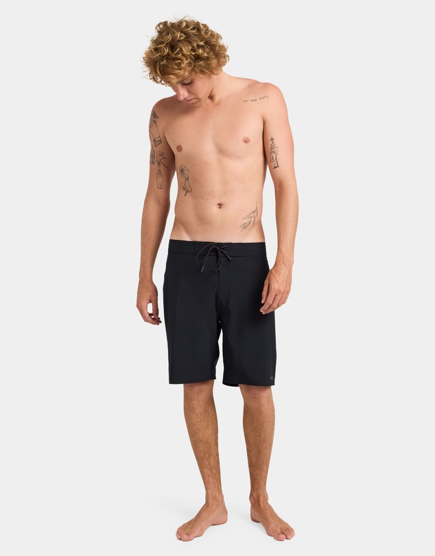 RVCA - Mens Va Trunk Solid 19