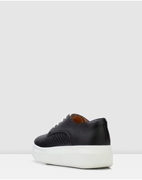 Rollie - Derby City Punch Shoe