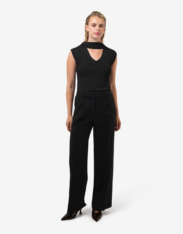 Forcast - Isadora V-Neck Scarf Knit Top