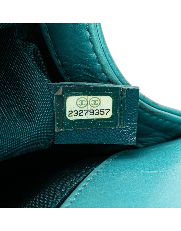 Pre-Loved by Azura Reborn - Pre-Loved chanel Pre-owned Boy Chanel Crossbody Teal Shearling