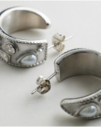 Moira Hughes - The White Label - The Jordan Hoops