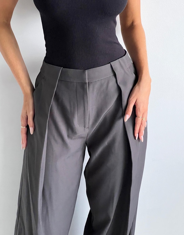 Dazie - Own It Pleated Tailored Pants