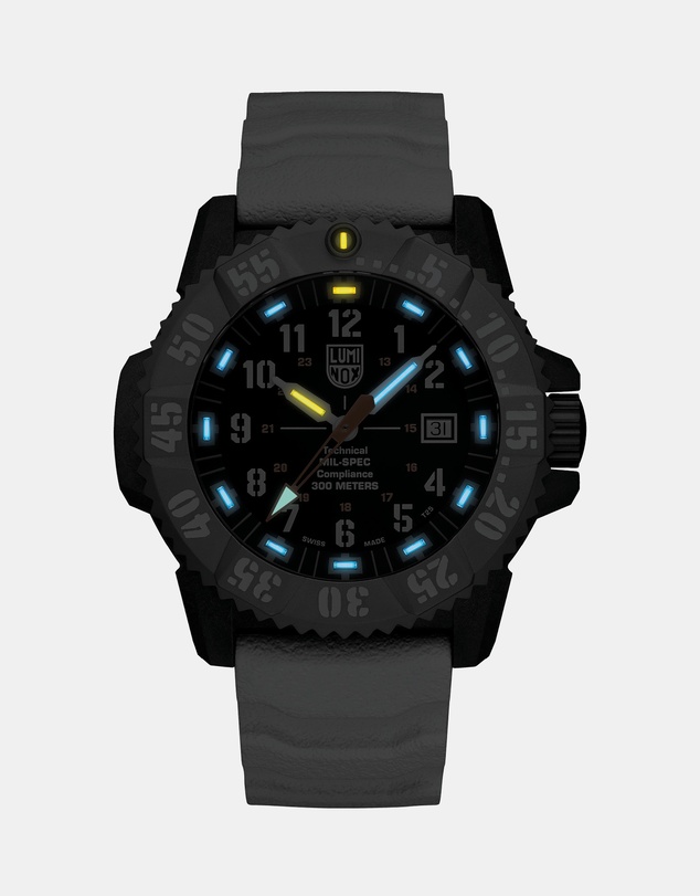 Luminox - Luminox Master Carbon MIL-SPEC 46mm Watch Set