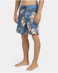 Billabong - Mens Good Times Pro Performance 17.5