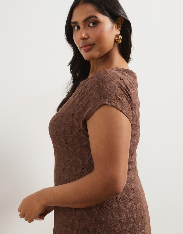 Atmos&Here Curvy - Bridget Stretch Geo Lace Midi Dress