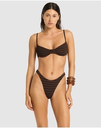 Bond-Eye Swimwear - Scene Brief