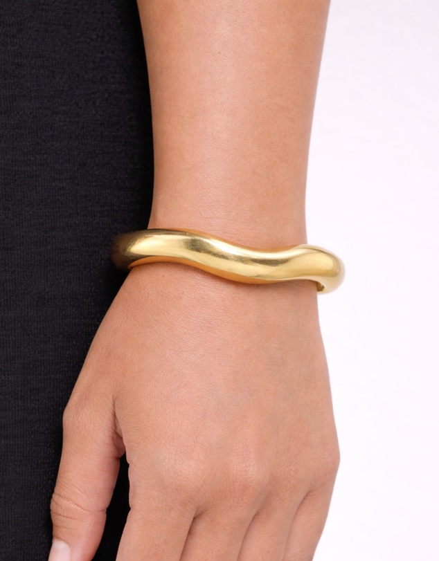 Izoa - Lily Wave Bracelet Cuff