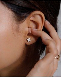 Elli Jewelry - Earrings Stud Cloverleaf Enamel White 925 Sterling Silver Gold Plated