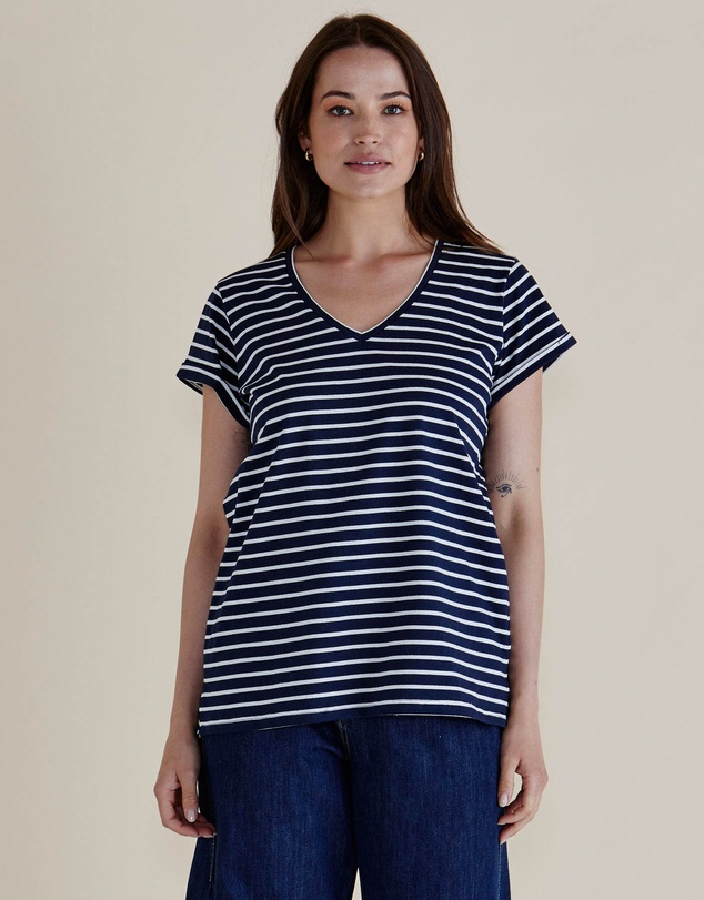 Betty Basics - Ayla V-Neck Tee