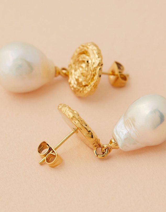 Carly Paiker - Spirallo Pearl Earrings