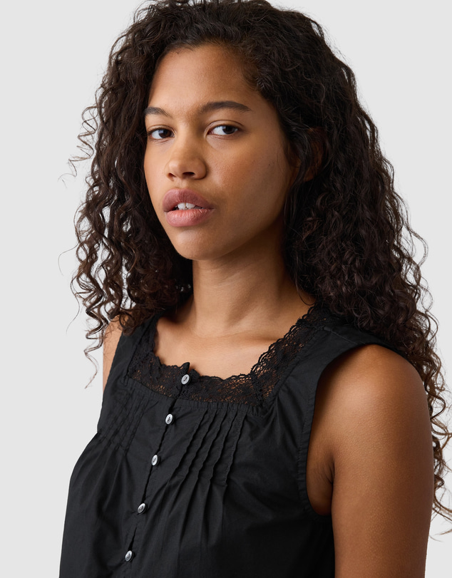 GAP - Sleeveless Lace Insert Shell Top