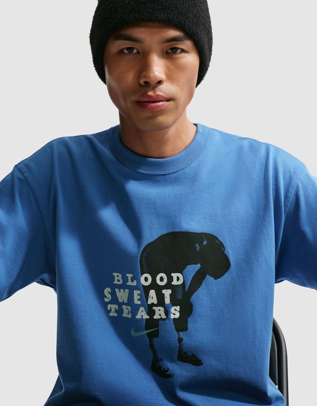 Nike - Sportswear Premium Essentials T-Shirt