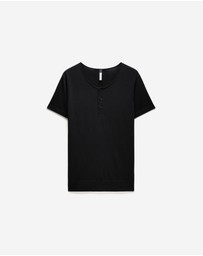 Calibre - Short Sleeve Tech Henley Black