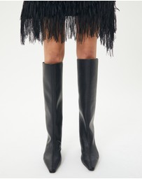 Brie Leon - Gwen Boot
