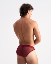 TEAMM8 - Casanova Brief