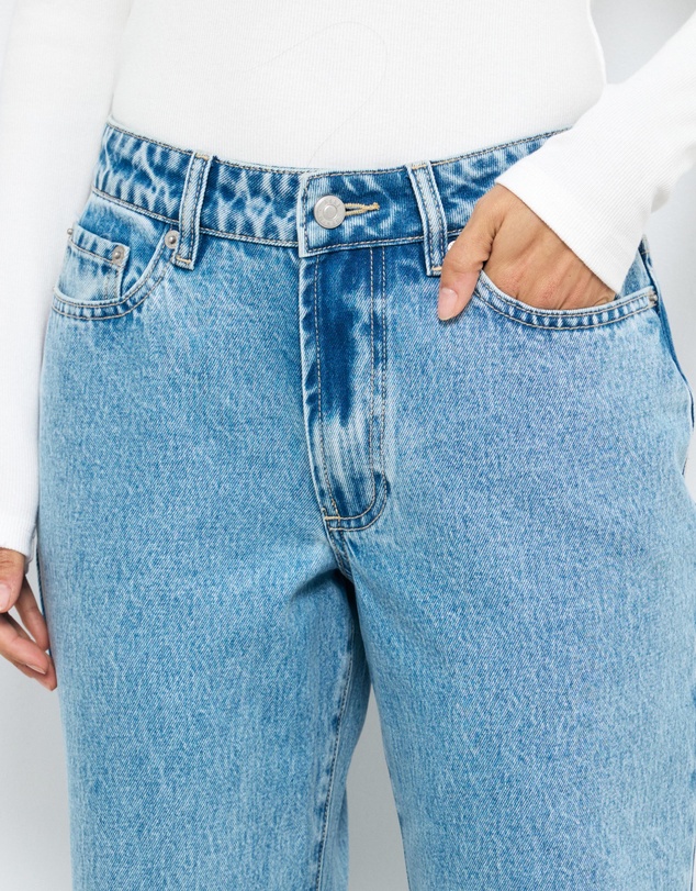 AERE - Elle Mid Rise Relaxed Straight Leg Jeans