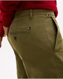 Tommy Hilfiger - 1985 Essential Bleecker Slim Fit Chinos