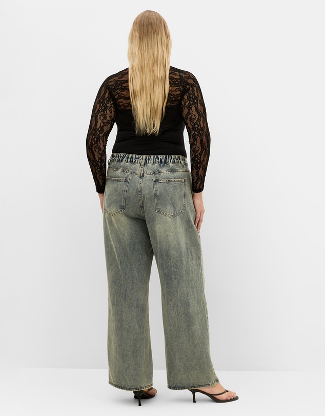 City Chic - Layla Lace Shrug