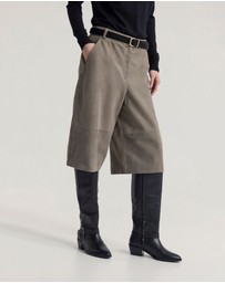 Oxford - Kiera Suede Bermuda Shorts
