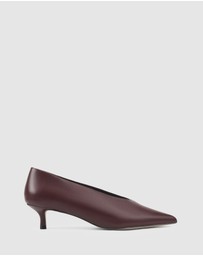 Siren - Flynn Point Toe Pumps