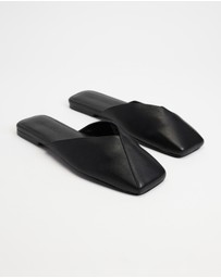 Atmos&Here - Sylvie Square Toe Leather Flats