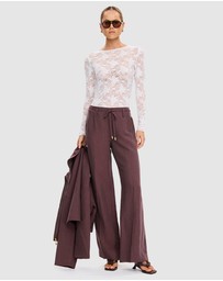 KIVARI - Victoria Lace Top