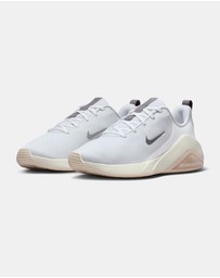 Nike - Bella 7 - Women's