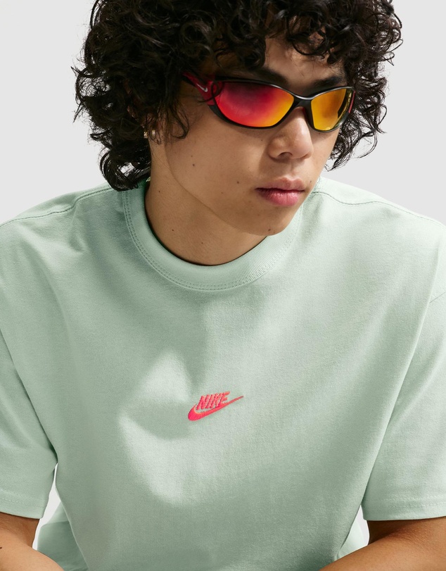 Nike - Nike Sportswear Premium Essentials T-Shirt