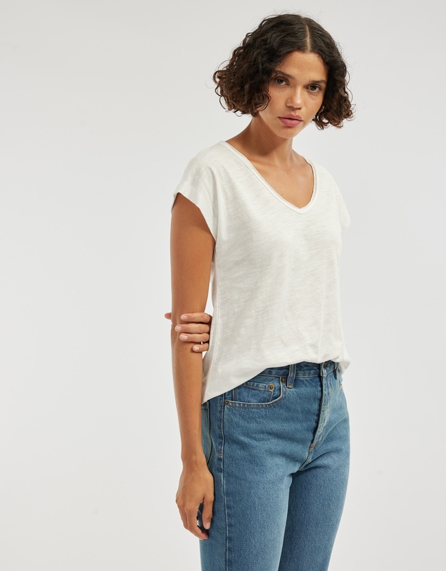 Amelius - Sadie V Neck Tee