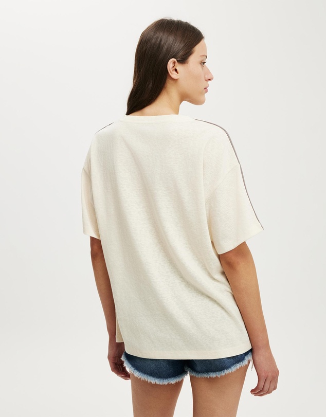 Cotton On - V Neck Vacay Graphic Tee