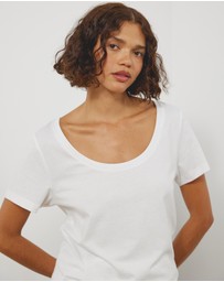 Atmos&Here - Organic Cotton Scoop Neck Tee
