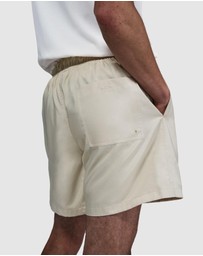 Nike - Club Flow Shorts
